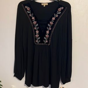 Democracy top with stitched roses on velvet trim.